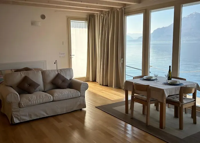Nyaraló The House On The Shore *